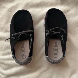 Little girl hey dudes’